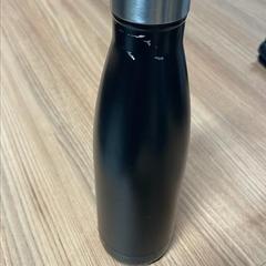Waterfles black waterbottle, zoals gemeld door Vrije Universiteit Brussel (VUB) met iLost