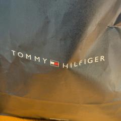 Aankoop tommy hilfiger, amint azt Designer Outlet Roermond az iLost segítségével jelentette.