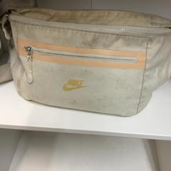 Bolsa Nike beige tas, segundo informou IKEA Utrecht usando iLost