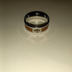 Anel Metal, como reportado por Leonardo Royal Hotel Amsterdam utilizando o iLost