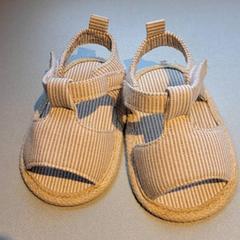 Baby schoentjes, zoals gemeld door Madurodam met iLost