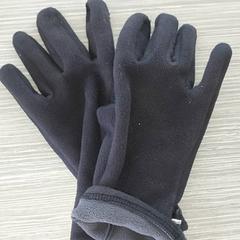 Kleding - Handschoenen, a été signalé par Centraal magazijn utilisant iLost