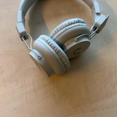 Headphones, as reported by Blauwnet Zwolle using iLost