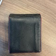 Cartera Hernandez carrasco juan g, segons ha informat Gemeente Amsterdam - Bureau Gevonden Voorwerpen mitjançant iLost