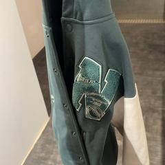 Jaqueta, segons ha informat Pathé Nijmegen mitjançant iLost