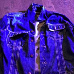السترة Blauw spijker، كما تم الإبلاغ عنه بواسطة De Heeren van Aemstel عبر iLost