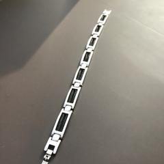 Bracelet Stabiels steel, steel wired bracelet, gemeldet von Van Gogh Museum über iLost