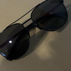 Sunglasses Zwart, as reported by Jaarbeurs using iLost