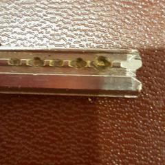 Clef métal, segons ha informat TCL mitjançant iLost