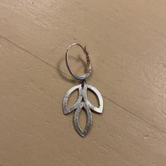 Náušnice, jak nahlášeno Familie Resort Molenwaard pomocí iLost