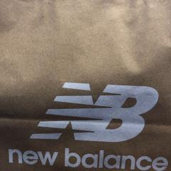 New balance purchase, como reportado por Designer Outlet Roermond utilizando o iLost
