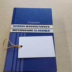 文学 - Woordenboek がiLostで Centraal magazijn によって報告されました