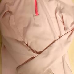 Roupa Pink, como reportado por Mövenpick Hotel Amsterdam City Centre utilizando o iLost