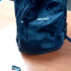 Bag Zwart, som rapportert av Regio Limburg - Leuven ved bruk av iLost