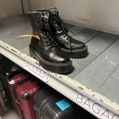 الحذاء، كما تم الإبلاغ عنه بواسطة Conscious Hotel Westerpark عبر iLost