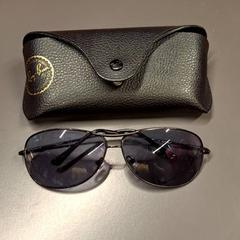 Ulleres de sol avec étui, segons ha informat IKEA Nice Saint Isidore mitjançant iLost