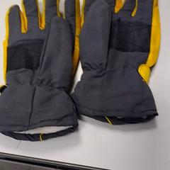 Rukavice Grijs, geel, jak nahlášeno Vrije Universiteit Amsterdam pomocí iLost