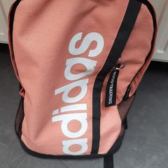 Ruksak Rose Schwarz von ADIDAS, ako bolo nahlásené Wilmering Vechta pomocou iLost