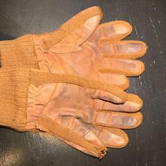 くつ Oranje bruin がiLostで Van der Valk Hotel Amsterdam-Amstel によって報告されました