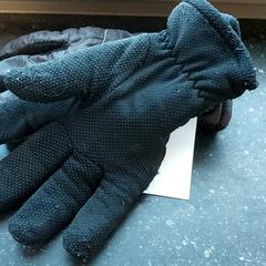 Kleding - Handschoenen zwart, amint azt Regio Oost-Vlaanderen az iLost segítségével jelentette.