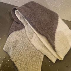 Bufanda BEIGE, segons ha informat Room Mate Bruno mitjançant iLost