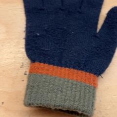 手袋 がiLostで Pathé Utrecht Leidsche Rijn によって報告されました