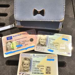 Lichtblauwe portemonnee, segons s'ha informat a iLost