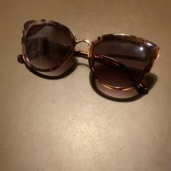 نظارات شمسية، كما تم الإبلاغ عنه بواسطة MEININGER Hotel Brussels City Center عبر iLost