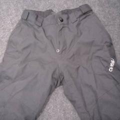 Calças de ski, como reportado por SnowWorld Landgraaf utilizando o iLost