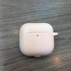 Pink airpods, a été signalé par Leonardo Royal Hotel Amsterdam utilisant iLost