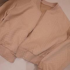 Vestje Beige, como reportado por Van der Valk Hotel Schiphol utilizando o iLost