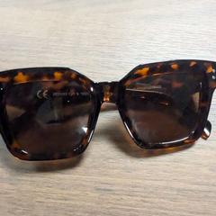 Gafas de sol, segundo informou TCR Tours usando iLost
