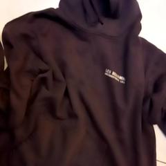 Sweater les benjamins, ha sido reportado por Leonardo Royal Hotel Amsterdam con iLost
