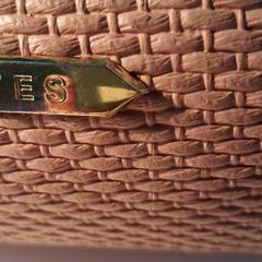 Toilettas roze, como reportado por Beeld & Geluid Hilversum utilizando o iLost