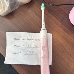 Toothbrush Roze, as reported by Haven Hotel Rotterdam using iLost