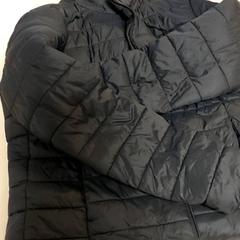 의류 - Jas zwart, iLost를 사용하여 Regio Oost-Vlaanderen에 보고됨