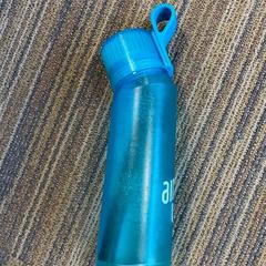 Waterfles Blauw Air up, ha sido reportado por Gemeente Ede con iLost