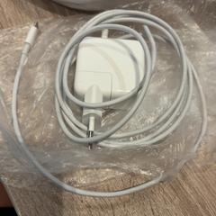 Adapter & Laddare för bärbar dator, rapporterat av Van der Valk Hotel Apeldoorn - De Cantharel med iLost