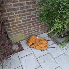 Oranje/bruine rugtas, iLost-i jakinarazi zaion moduan
