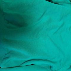 Camisola com capuz vert, como reportado por TCL utilizando o iLost