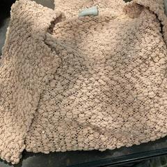 Suéter, segundo informou Van der Valk Hotel Heerlen usando iLost