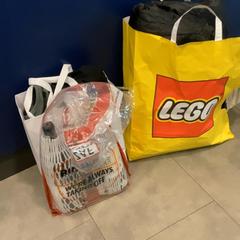 Kleding & Wijn, zoals gemeld door MEININGER Hotel Munich Olympiapark met iLost