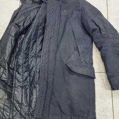 Veste , donkerblauwe winterjas, a été signalé par Stad Hasselt utilisant iLost