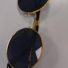 Sunglasses Goud kleurige, as reported by Vrije Universiteit Amsterdam using iLost