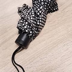 Ombrello paralu, come riportato da EBS Spijkenisse utilizzando iLost