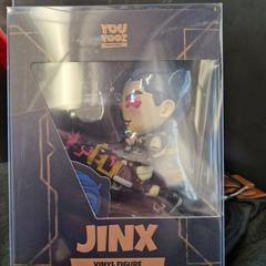 Jinx vinyl figure, as reported to iLost