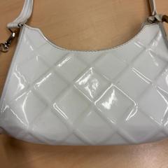 Emakumezkoen poltsa, gisa salatu by RET iLost erabiliz