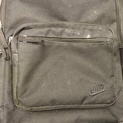 Ruksak & Kalkulačka ; Nike - Ti-84, ako bolo nahlásené Universiteit Gent - Faculteitsbibliotheek LW pomocou iLost