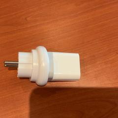 Adaptador, segundo informou Hotel Theater FIGI usando iLost