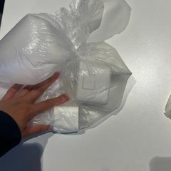 Internationaler stecker white, gemeldet von Amsterdam ID Aparthotel über iLost